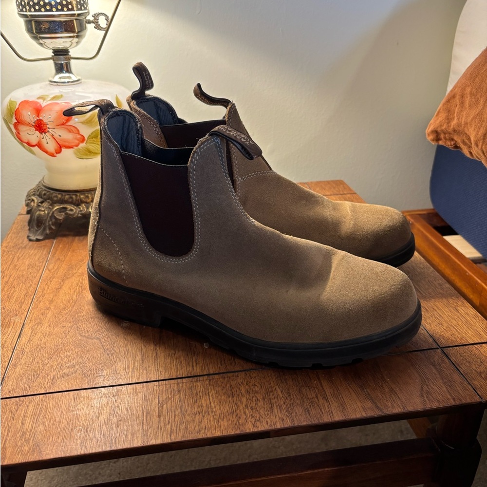 Blundstone Men's Tan Suede Boots size 10.5 hardly worn